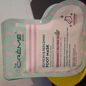 The Creme Shop Refresh And Replenish Foot Masks